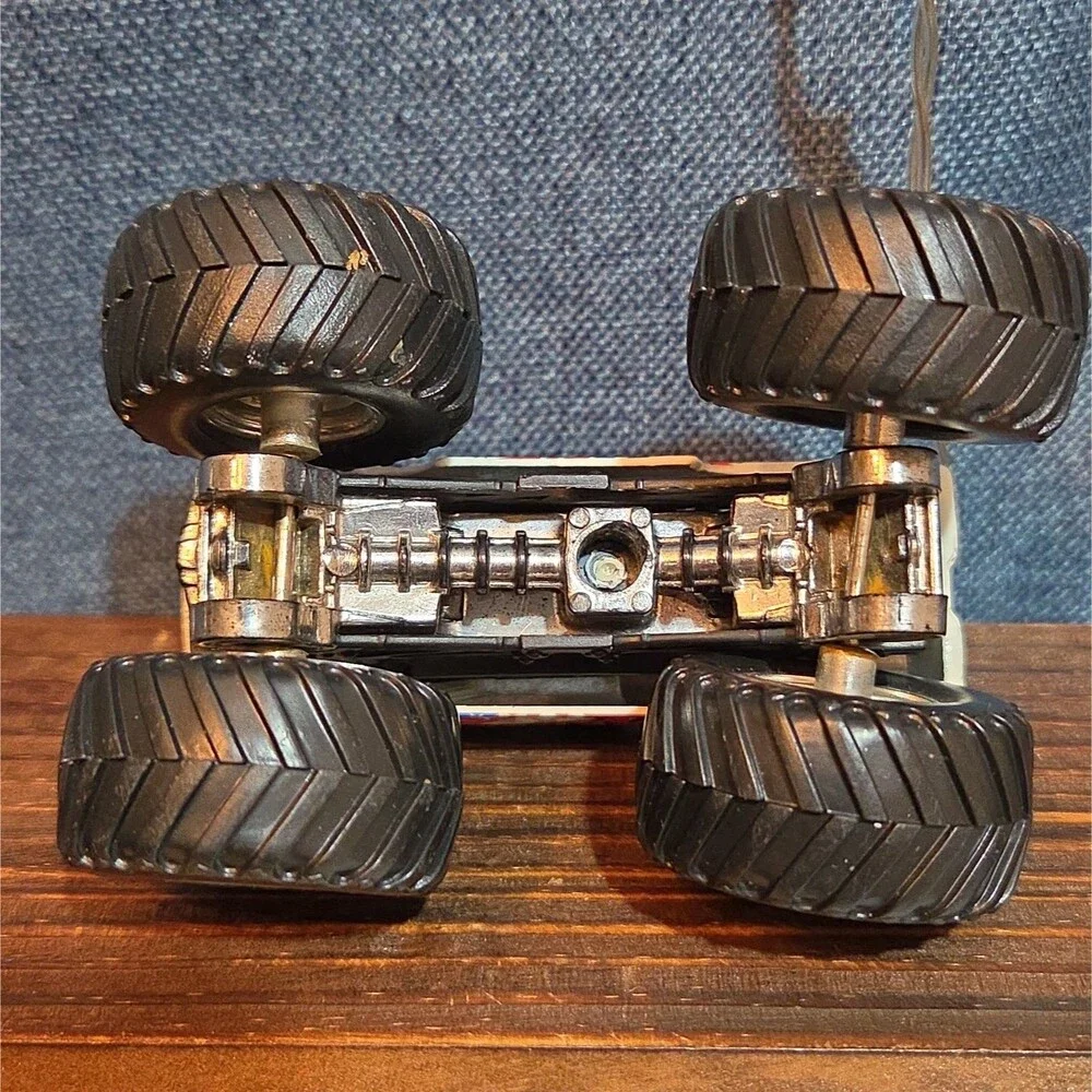 Hot Wheels Monster Jam Madusa Truck Diecast 2011
